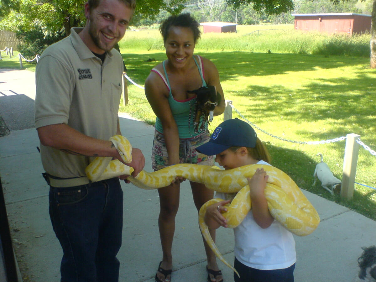 Oklahoma girl tames albino python